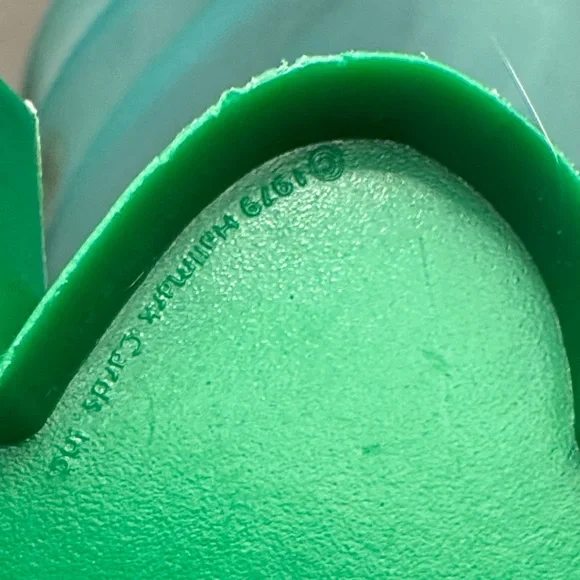 Hallmark Red, Green, Yellow, and Orange Cookie Cutter Set. Vintage lot of 7. - Picture 12 of 13